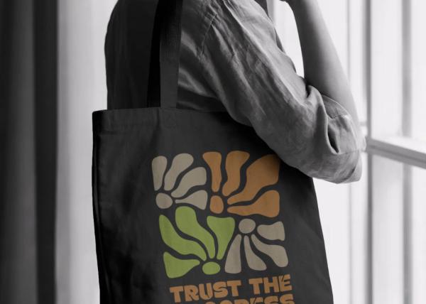 trust the progress (bag)